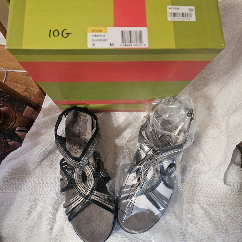 Sandles - Picture 2 of 2